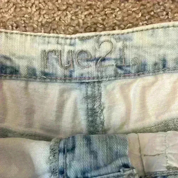 Rue21 light wash embroidered‎ denim shorts size 7/8 - Picture 2 of 9